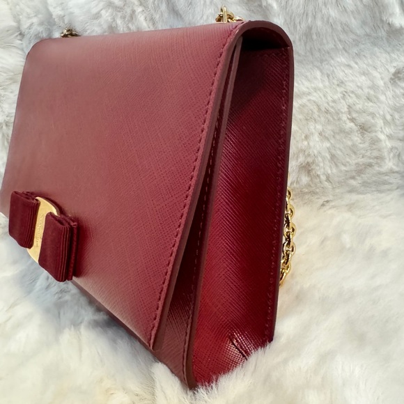 Salvatore Ferragamo Burgundy Leather Vara Bow Chain Shoulder Bag - Picture 4 of 12
